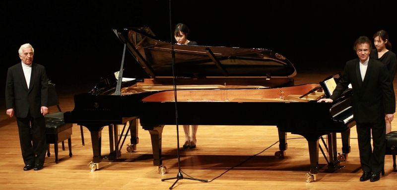 L’Evento Vladimir e Vovka Ashkenazy: Il genio musicale di padre e figlio in un recital per due pianoforti